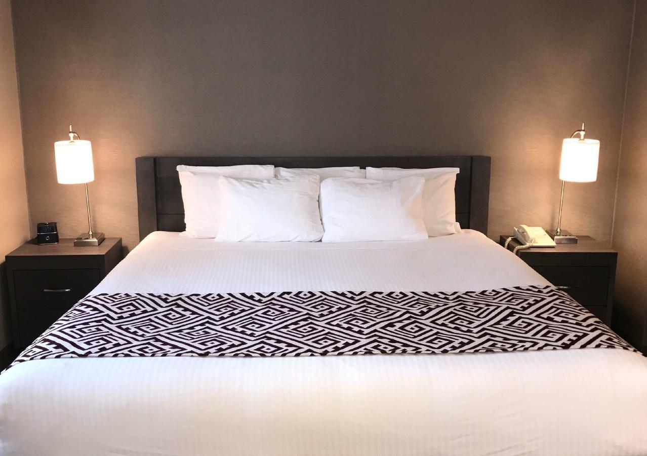 Suite mit Queensize-Bett, Kamin und Whirlpool-Badewanne