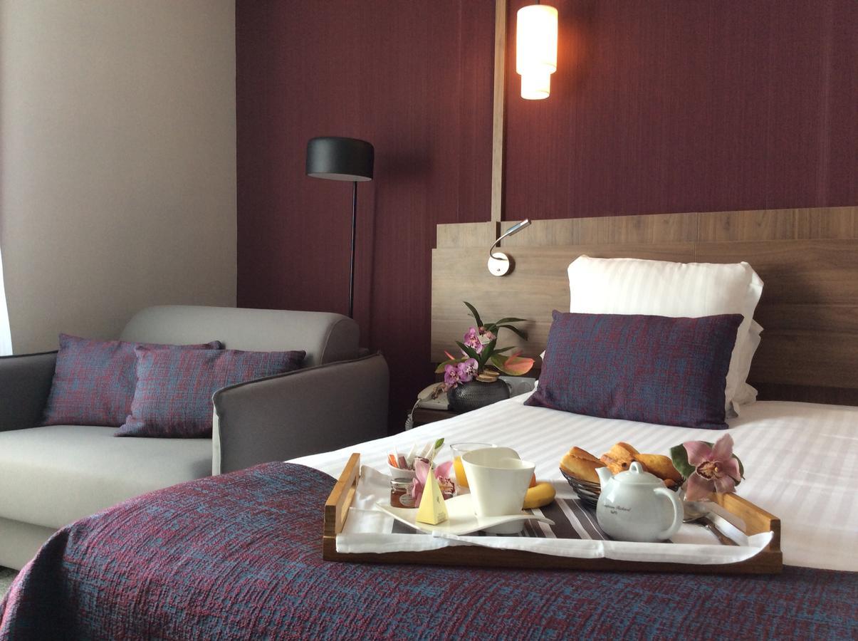 Zimmer mit Kingsize-Bett