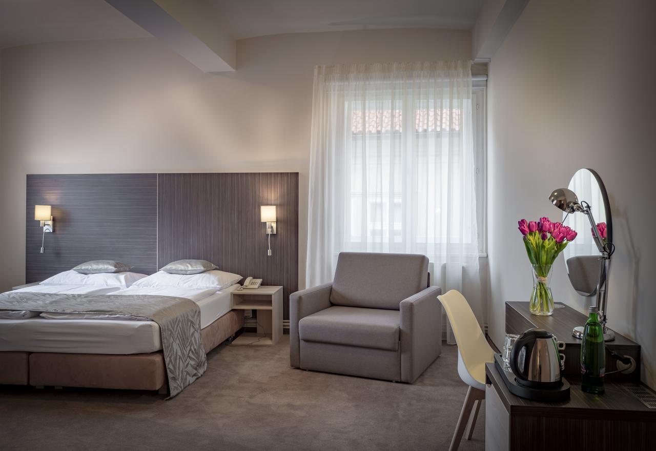 Tweepersoonskamer met 1 of 2 Bedden en een Extra Bed (3 Volwassenen)