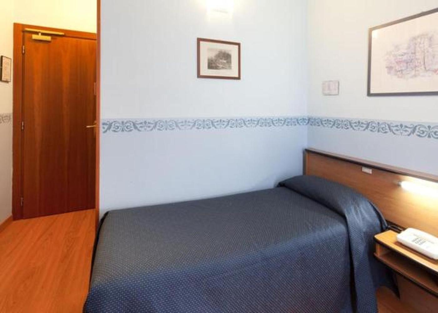 Single Room,1437482056:JPEG