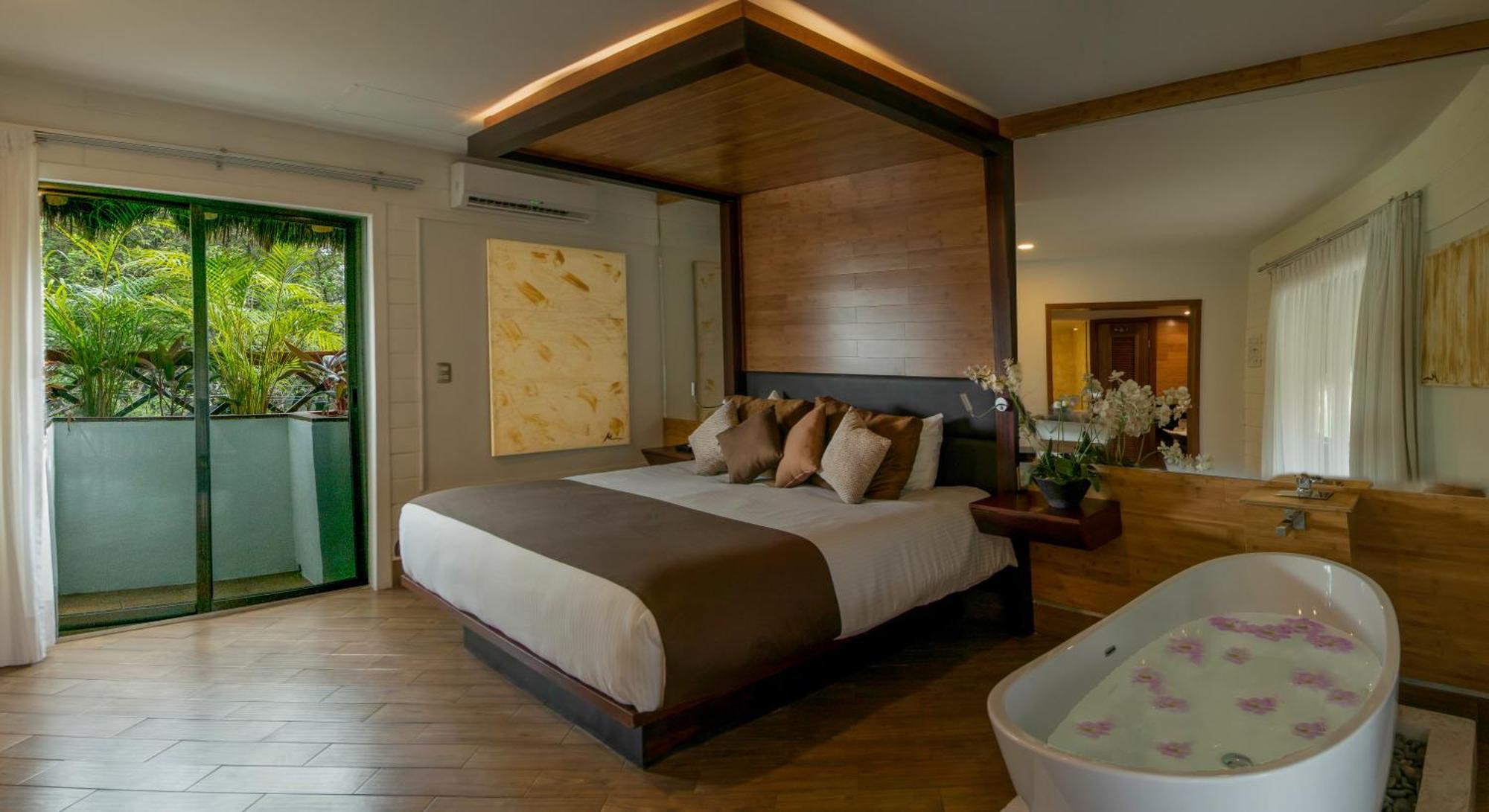 Master Suite with Buffet Breakfast