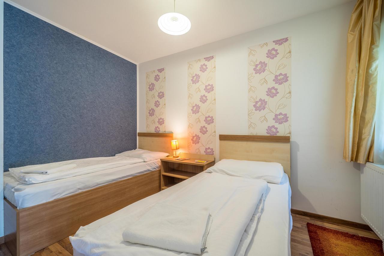 Quarto Econômico com Cama de Casal ou 2 de Solteiro