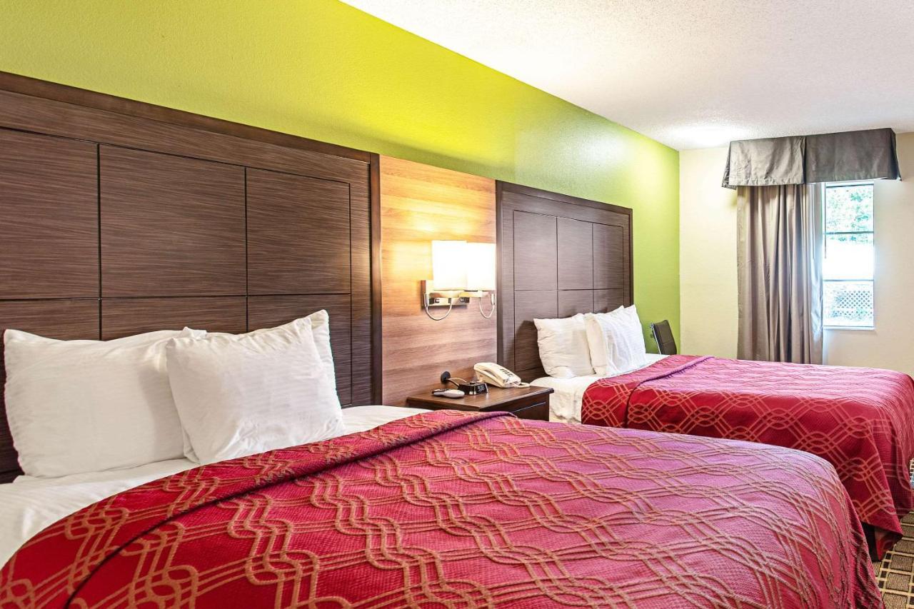 Double Room with Two Double Beds - Accessible/Smoking