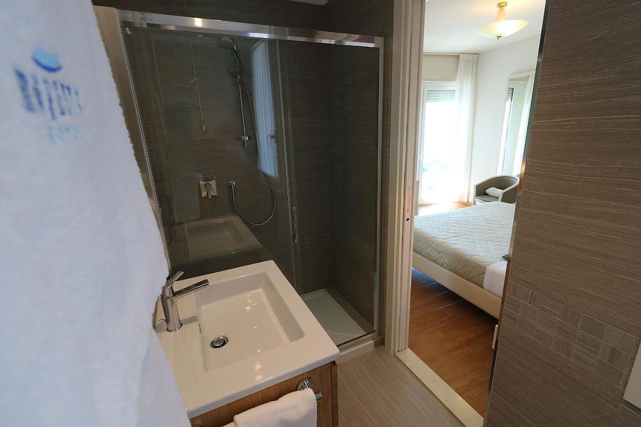 Comfort Doppel- oder Zweibettzimmer mit seitlichem Meerblick