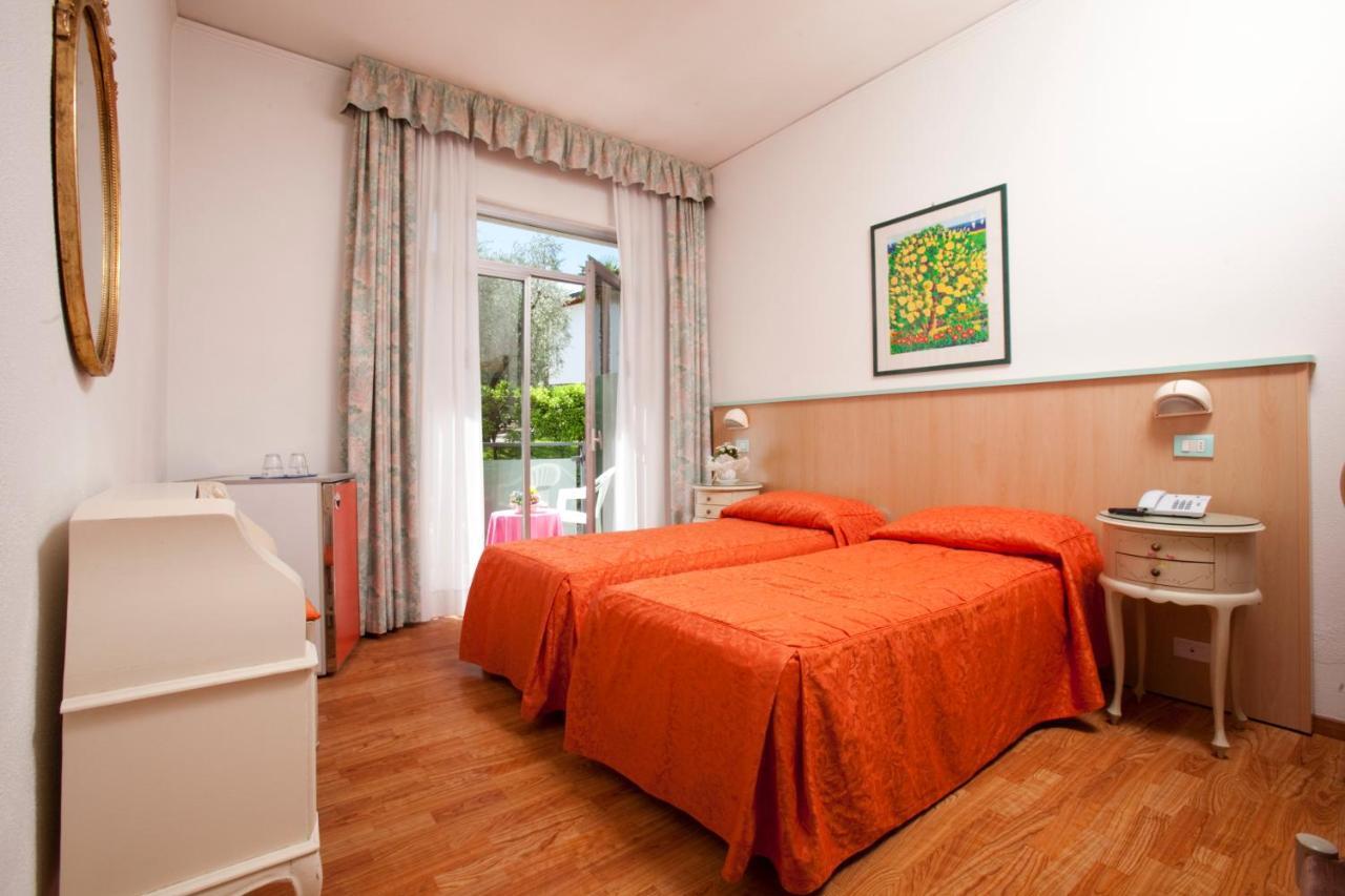 Doppel- oder Zweibettzimmer