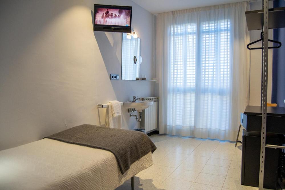 Single Room with Shared Bathroom