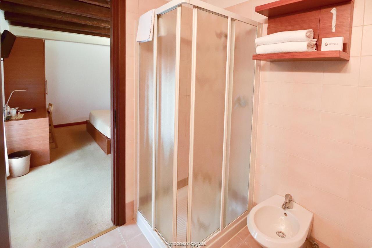 Doppel- oder Zweibettzimmer