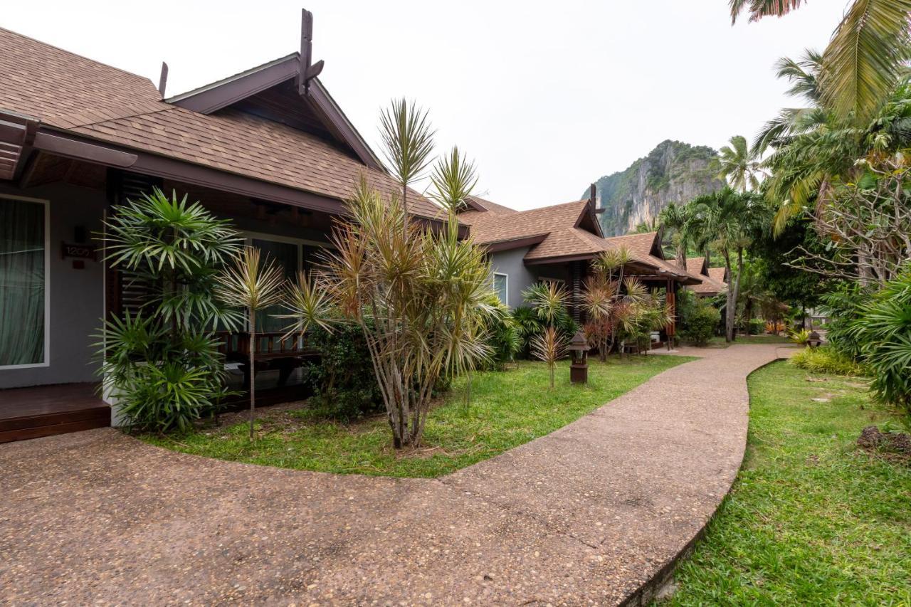 Deluxe Cottage with Garden View