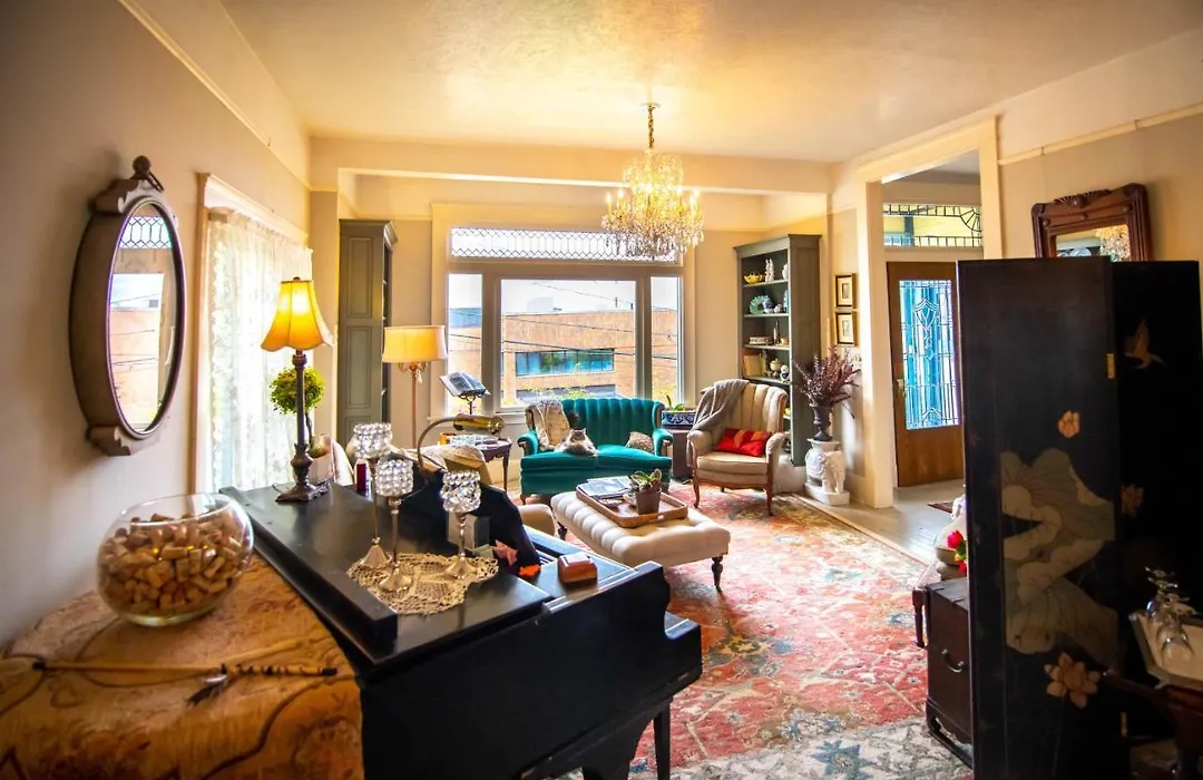 Clementine'S Guest House & Vacation Rentals-1
