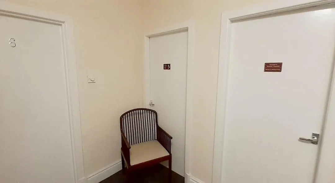 Queens Rooms-1