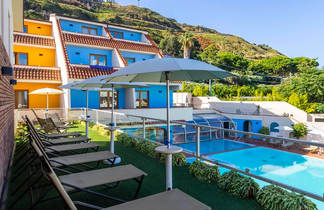 Tropis Hotel-1