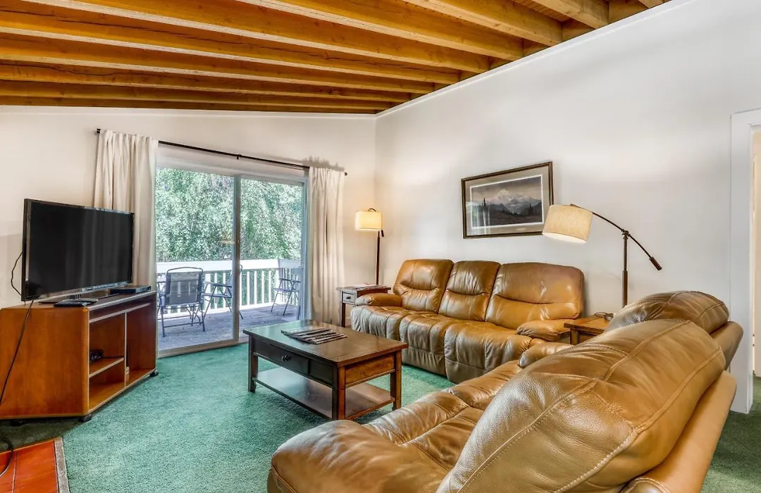 Single Level Ranch Condo In Elkhorn-1