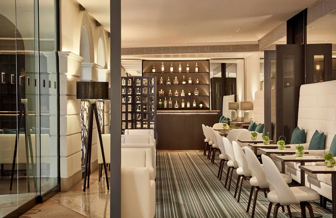 Como The Halkin-1