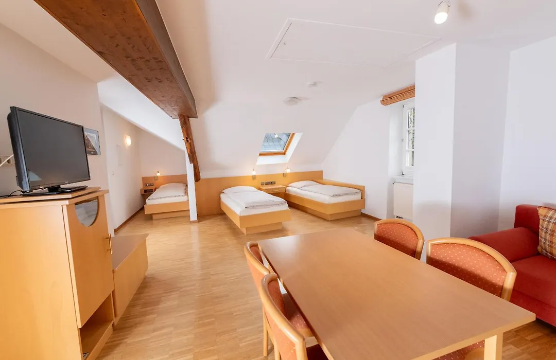Warsberger Weinhof - Hotel&Weinwirtschaft-1