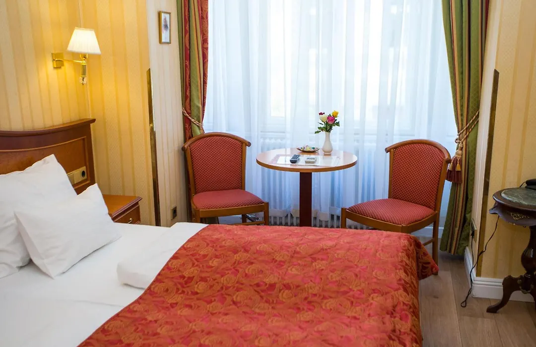 Pension Opera Suites I Self Check In I Ac In All Rooms-1