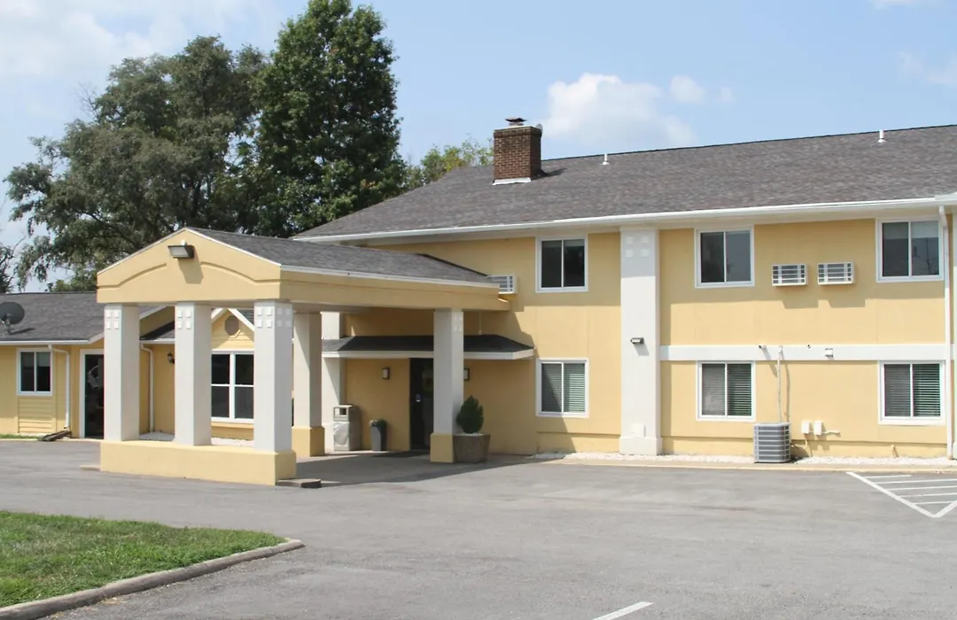 Super 8 By Wyndham Higginsville-1