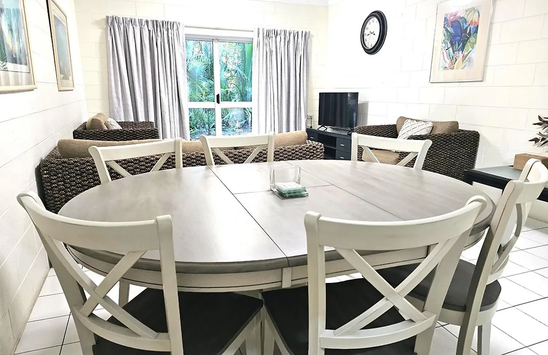 Mango Tree Holiday Apartments-1
