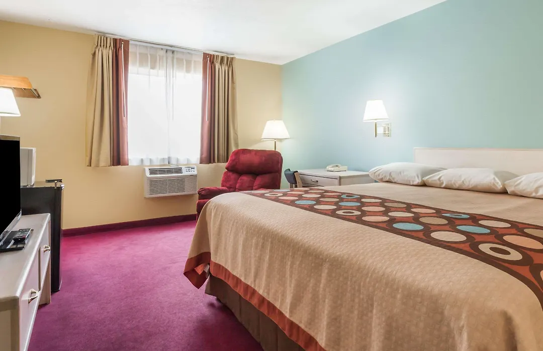 Super 8 By Wyndham Nephi-1