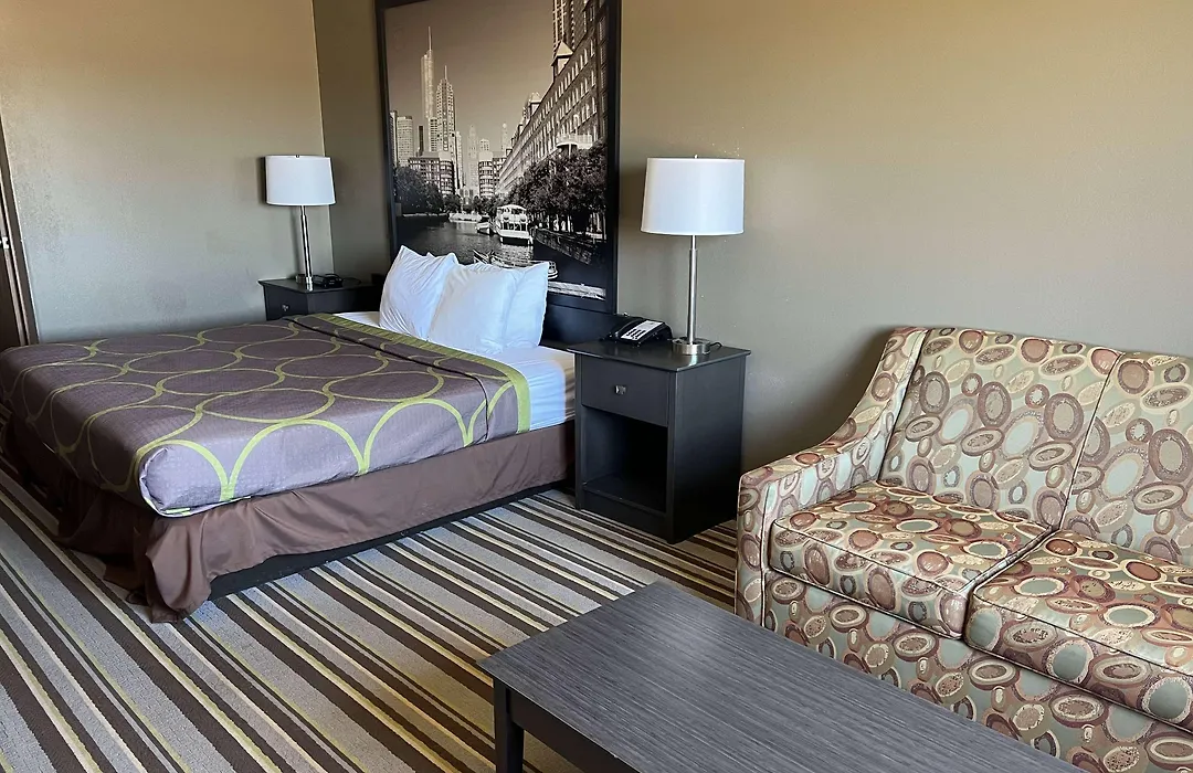 Super 8 By Wyndham Yorkville-1