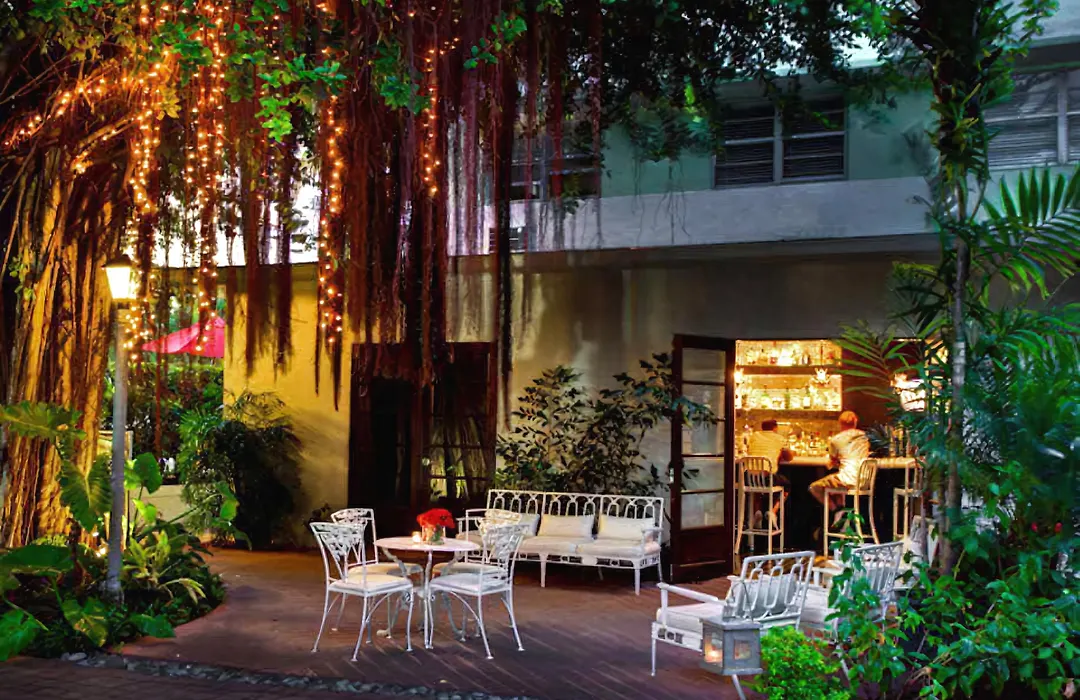 Dorchester Hotel&Suites-1