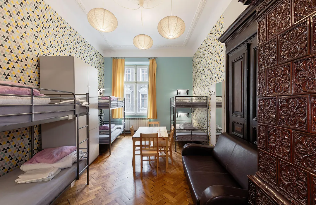 Dizzy Daisy Hostel-1