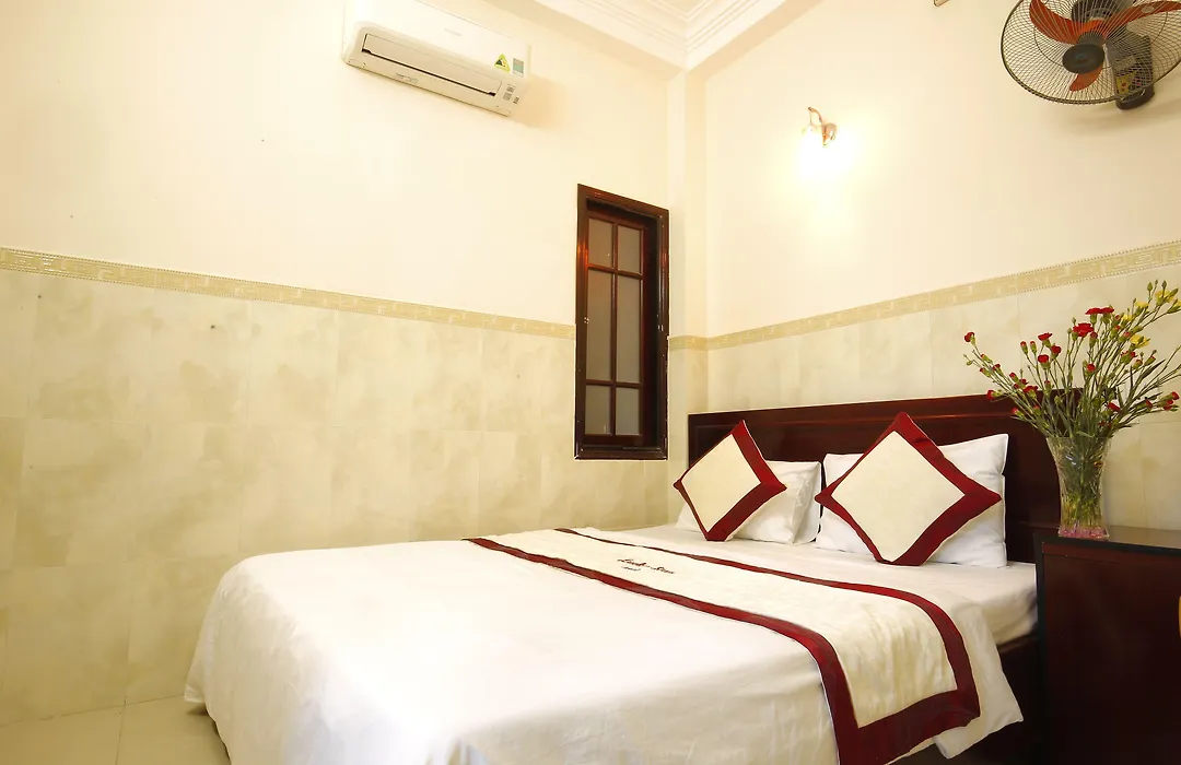 Lucky Star Hotel-1