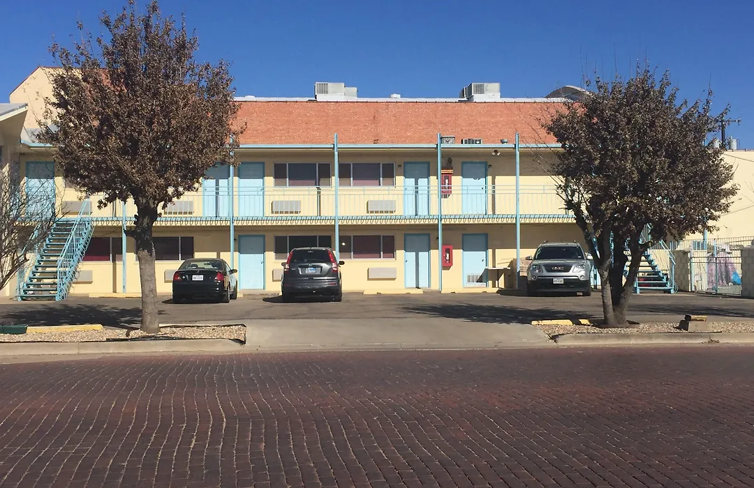 Warrick Plaza Inn-1