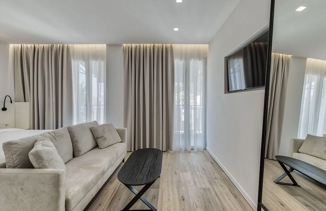 Bitzaro Boutique Hotel-1