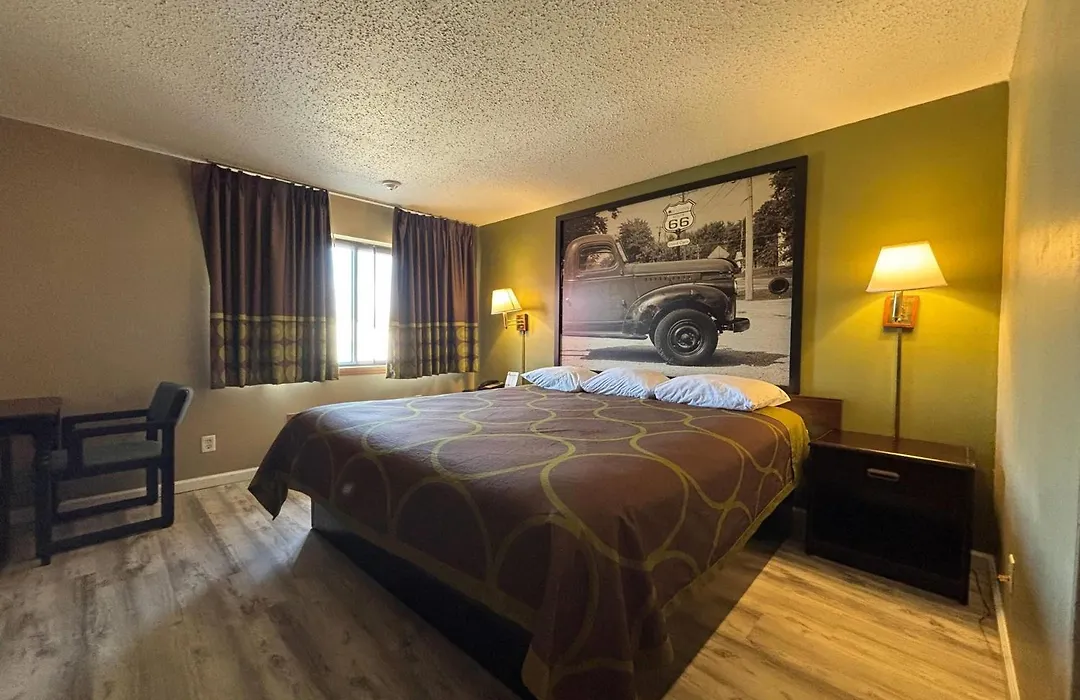 Super 8 By Wyndham Normal Bloomington-1