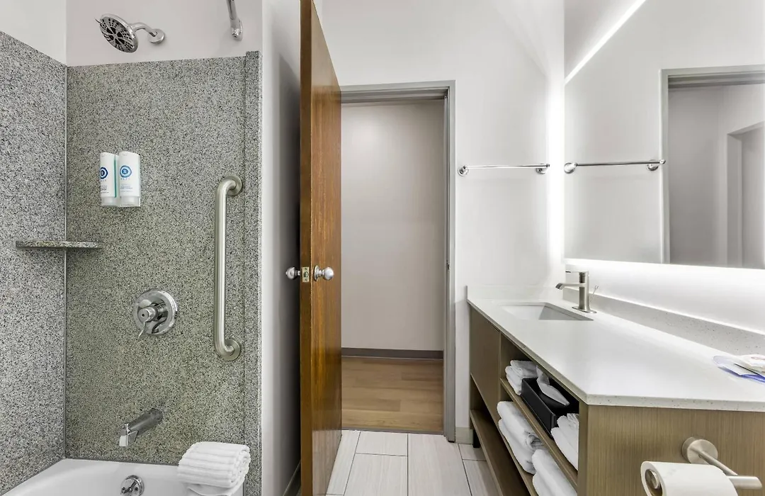 Comfort Suites London South-1