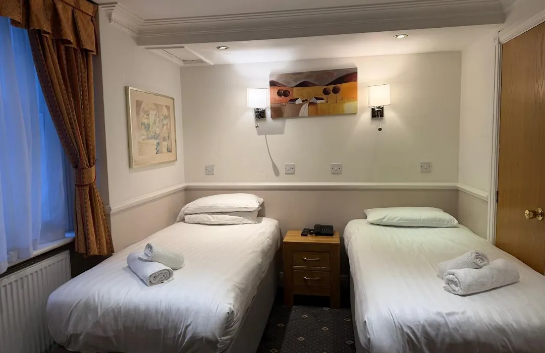 Hyde Park Radnor Hotel B&B-1
