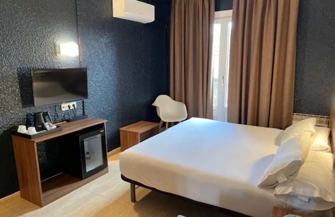 Hostal Iznajar Barcelona-1