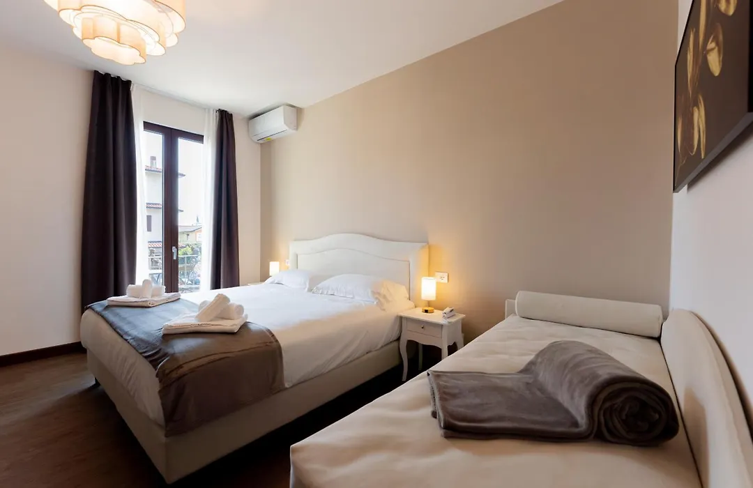 Hotel Gardenia Sirmione-1