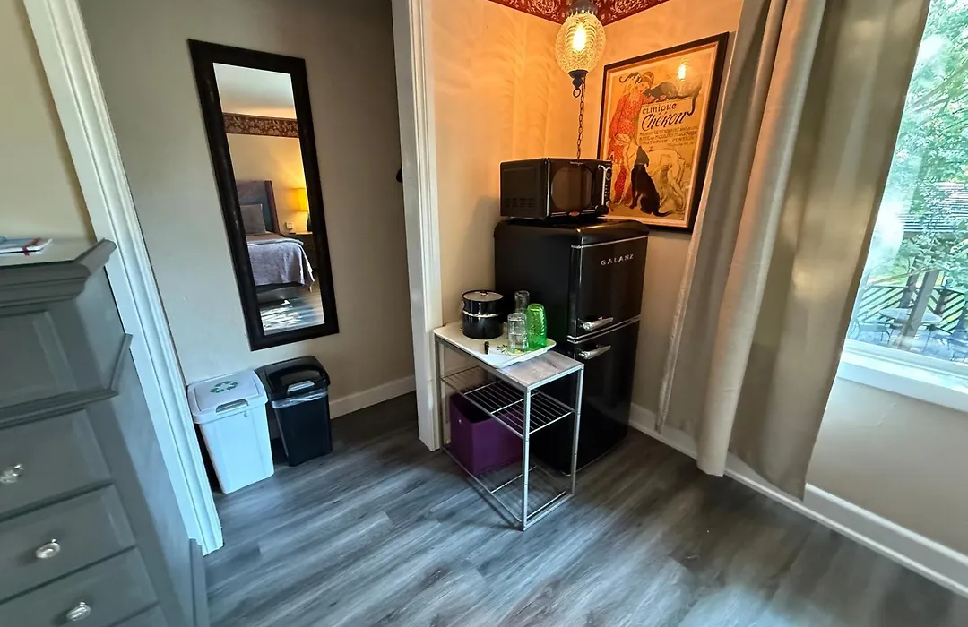 Sherwood Court Cottages & Guest Rooms-1