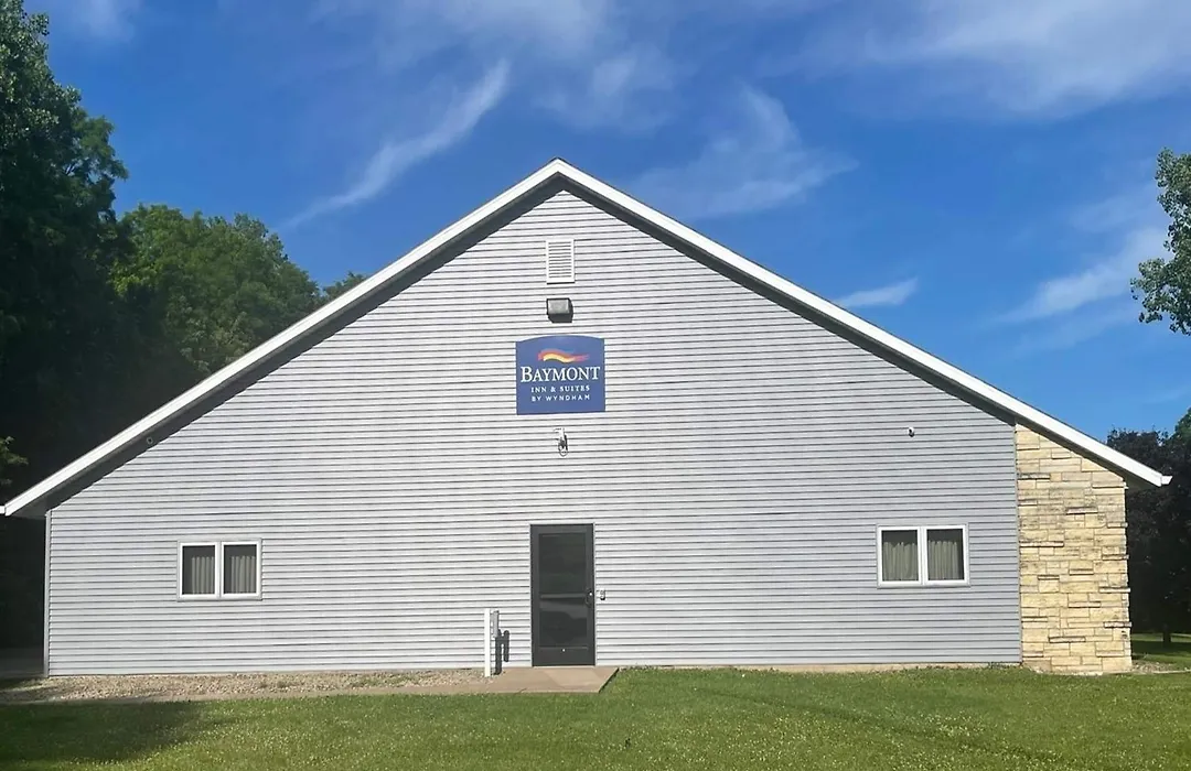 Baymont Inn And Suites By Wyndham Platteville-1