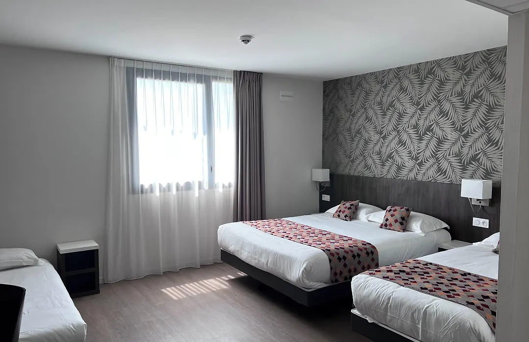 Brit Hotel Ploermel - Hotel de l'Hippodrome-1