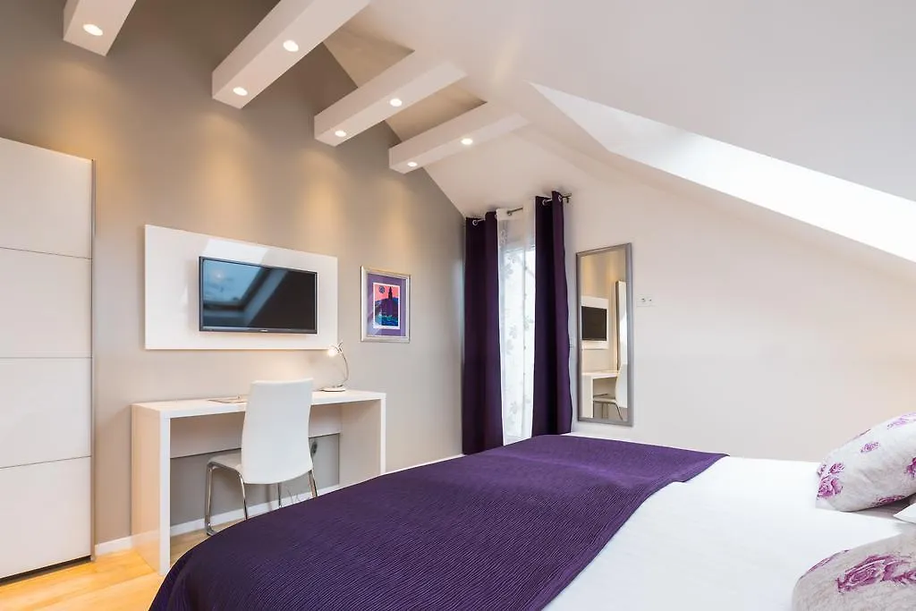 Laura Lux Suites-1