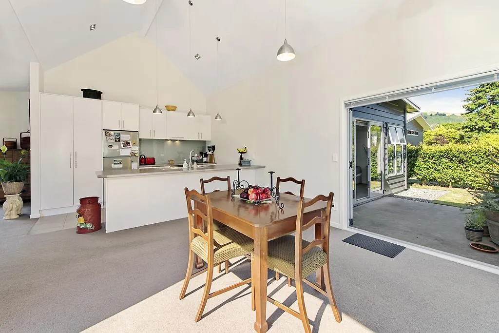 Lupin Lodge Bed & Breakfast-1