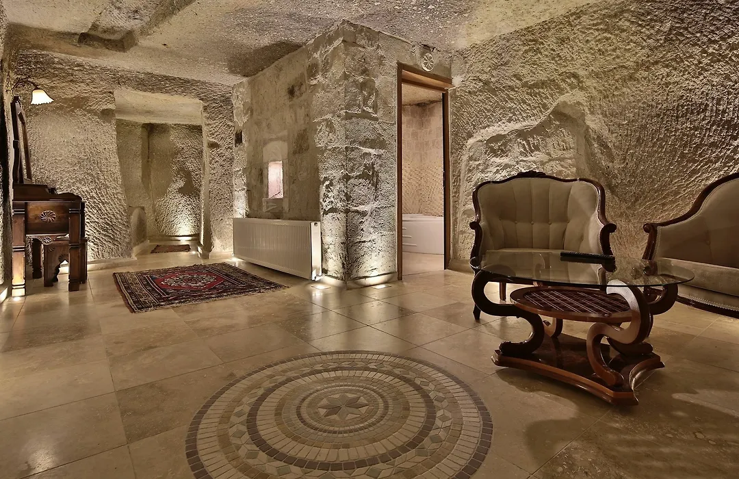 Shoestring Cave House-1