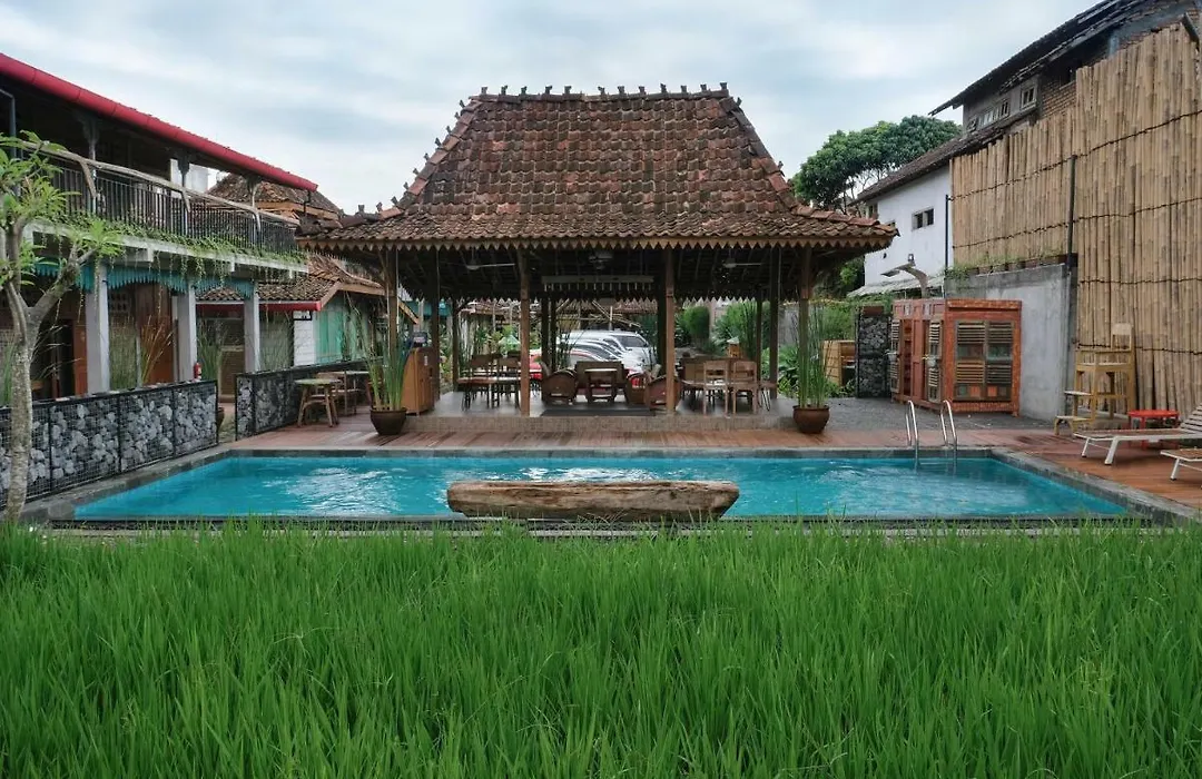 Kampung Lawasan Heritage Cottage-1