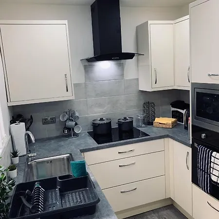 Stylish, Spacious & Luxurious Home - Parking-3