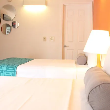 Howard Johnson By Wyndham Lake George-2