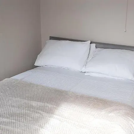 Queens Rooms-2