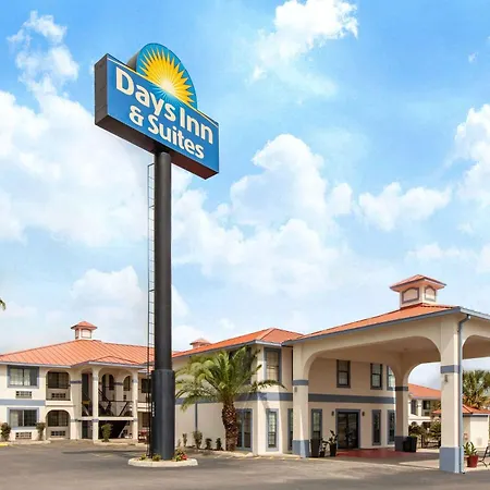 Days Inn & Suites By Wyndham Braunig Lake-2