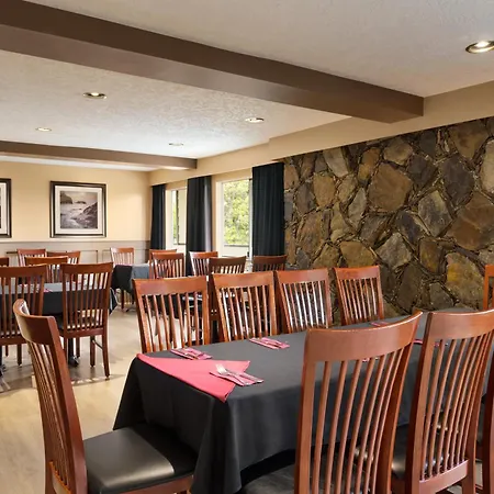 Days Inn By Wyndham Victoria Uptown-3