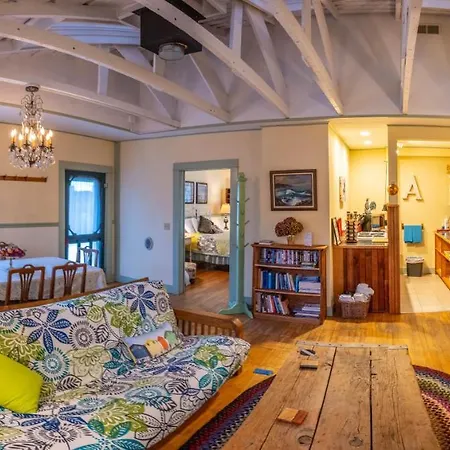 Clementine'S Guest House & Vacation Rentals-3