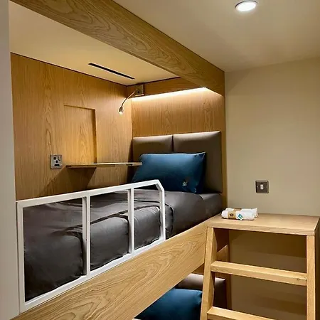 Sleepover Doha North Node, Gate C30-2