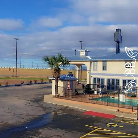 Days Inn & Suites By Wyndham Braunig Lake-3