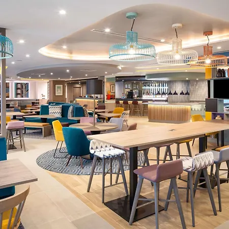 Hampton By Hilton London City-3