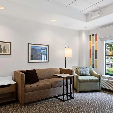 Hampton Inn & Suites Lake George-2